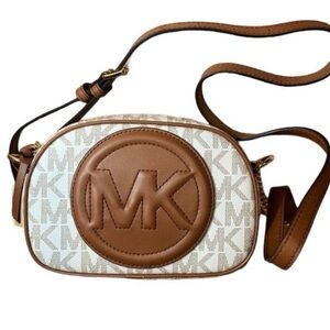 Michael Kors Brynn Vanilla Lugg. small Oval XBody bag